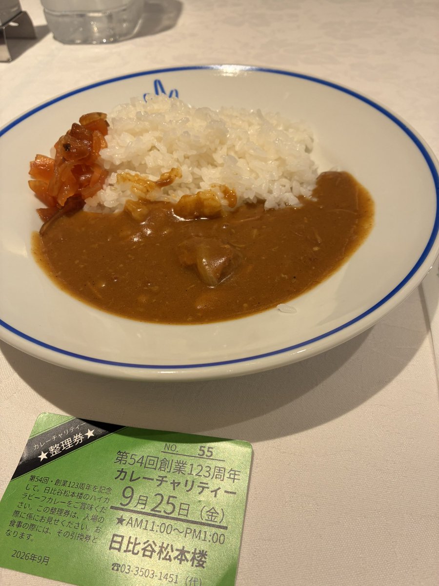 suzuki834's tweet photo. #松本楼 にて123円チャリティーカレー．9時5分列に接続，カレー着皿は11時30分．小銭6枚差し出す猛者もいたが，小心者ゆえ1,000円熊本へ寄付．それでも通常価格より350円お得．会社は休みました
#熊本地震
#がくぼカレー部 https://t.co/hq0D9WPzjh