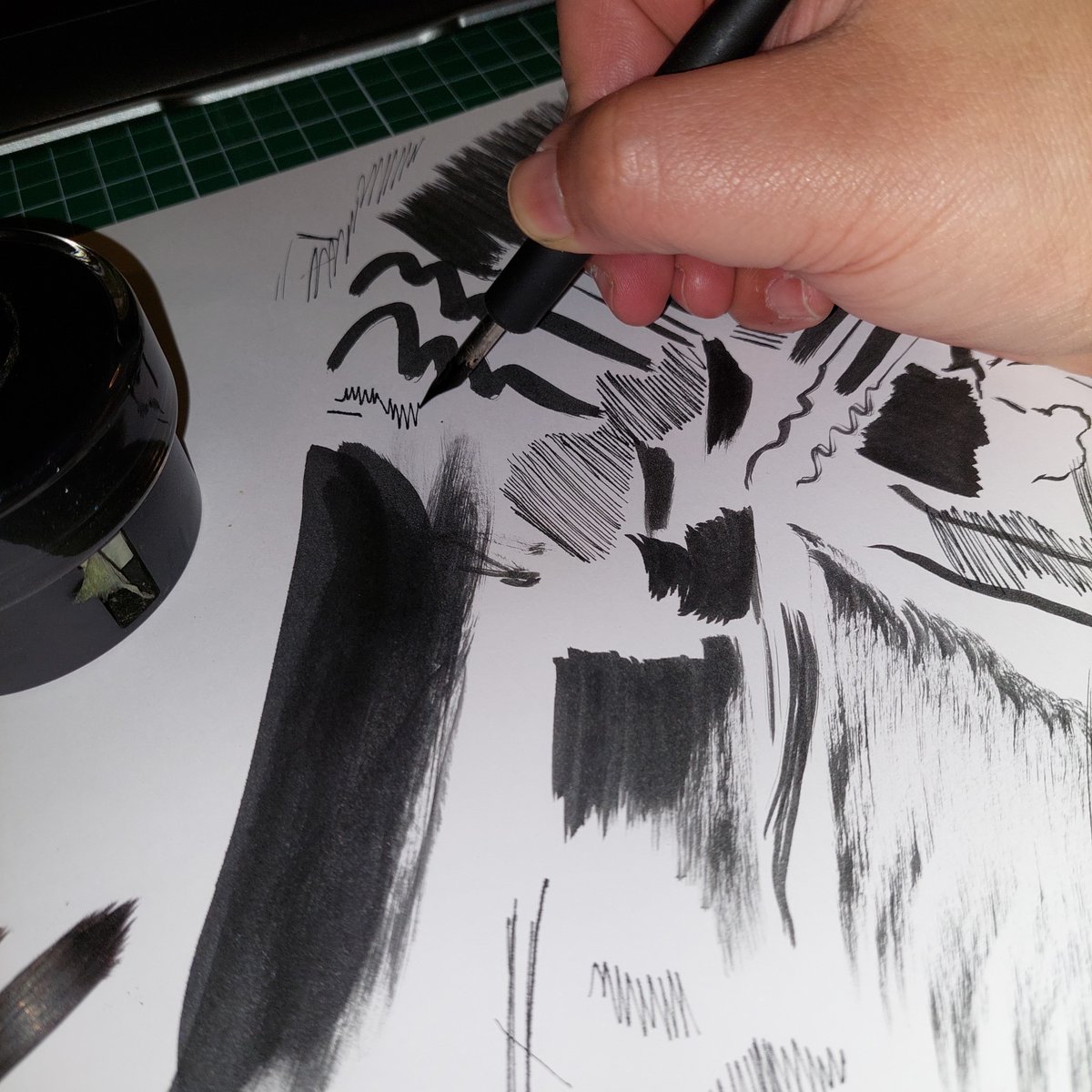 RACCOON_GALLERY's tweet photo. I am making plans. Very good plans. #art #comic #commission #sketch https://t.co/EweP2NPmJY