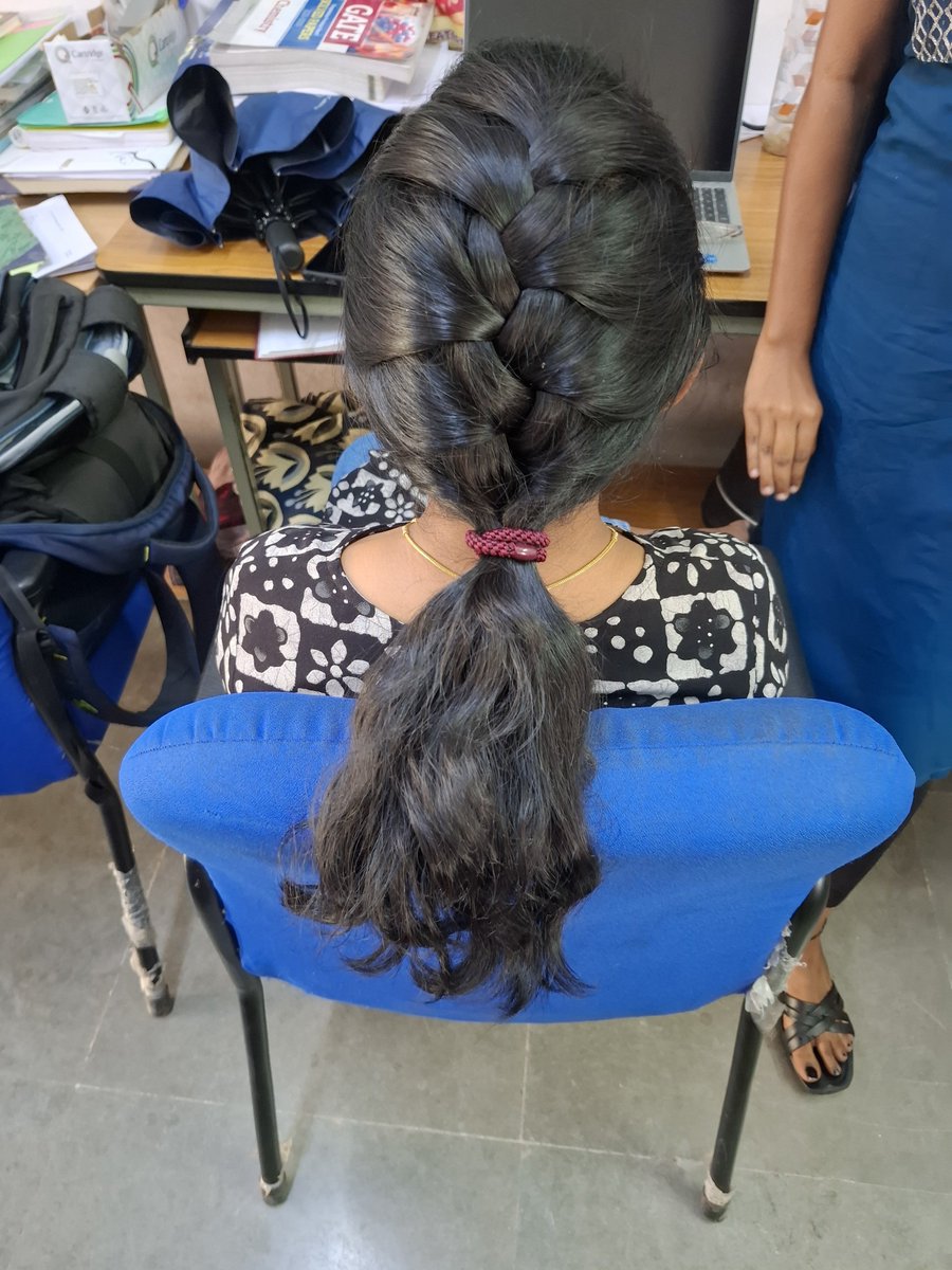 Reshverse's tweet photo. POV: Your friend can French braid your layered hair like it’s nothing 😭🎀✨ https://t.co/sM0Au1zoPG