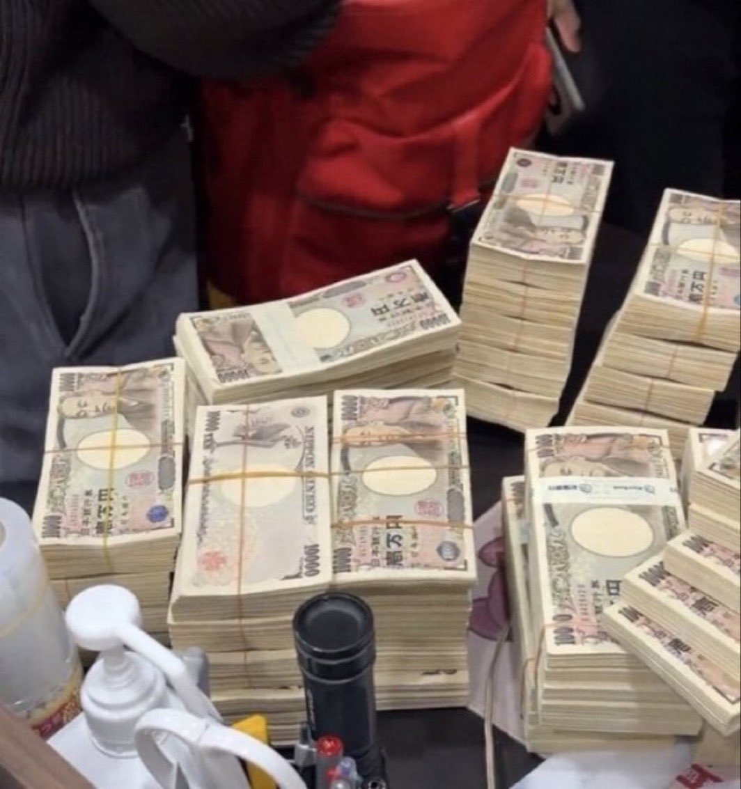 kolubh's tweet photo. もし今日、500万円もらえたら何に使う？🤔💴

① 借金を返す
② 投資する
③ 人生をもっと良くするために使う https://t.co/LB9FkVdGGz
