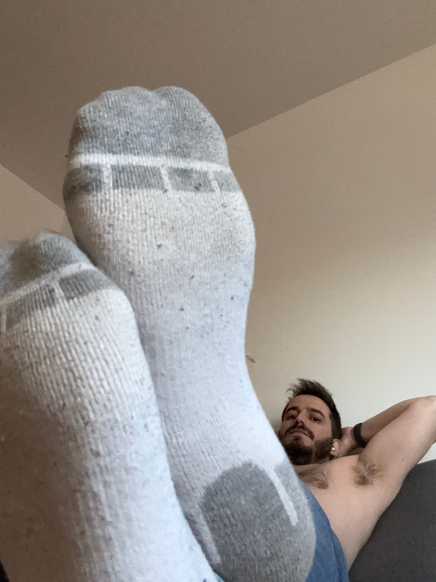 ThickDickMontre's tweet photo. An emergency happened and I had to go down the stairs 38 floors 🥵

A feet massage is required 😏

Check how i relaxed on https://t.co/lXKYzysVxD or https://t.co/1rNi6skPtE 😈

#feet #socks #emergency #steps #massage #men #top #dom #musk #muscled #hairy #relax https://t.co/dIsUQk01yt