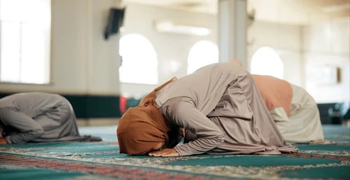 newvisionwire's tweet photo. Dear brethren, whatever your week held, Allah was there. He was present in the parts you wish had gone differently, in the ones you’re still trying to understand, and in the moments that made you smile with gratitude. May Allah’s invisible work and our whispered prayers always prevail, in the name of Allah, the Most Merciful. Ameen! 🙏🙏

#VisionUpdates
