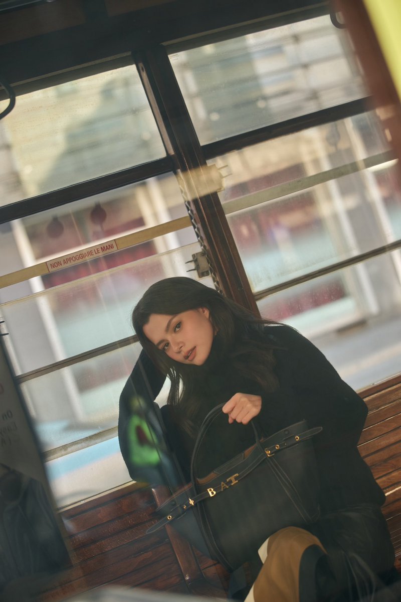 Hello98_th's tweet photo. เบ็คกี้–รีเบคก้า ถ่ายทอดลุคสุดชิคของ Tod’s
ท่ามกลางเสน่ห์แห่งเมืองมิลาน
🔗 https://t.co/iWjPow4EpZ

#TodsSS27 #Tods #BeckyxMFWTodsSS27 #beckyangels https://t.co/mLGnQE1ER9