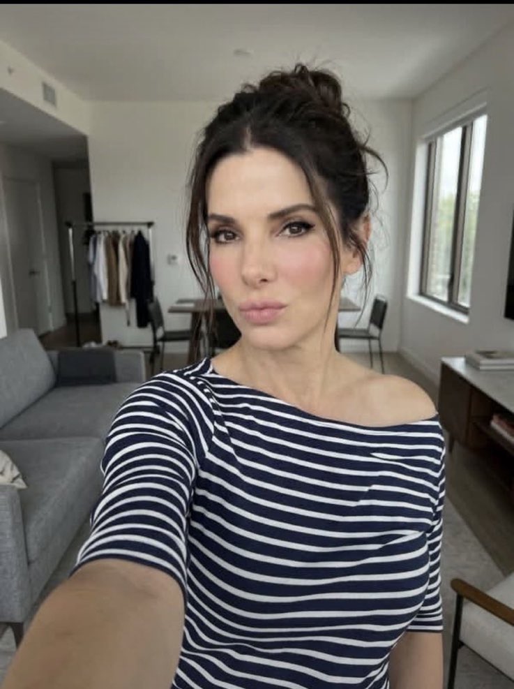 Sandrabullq5a's tweet photo. Am looking stunning or gorgeous 😍💕💋 be honest with me https://t.co/eY77Yn3REH