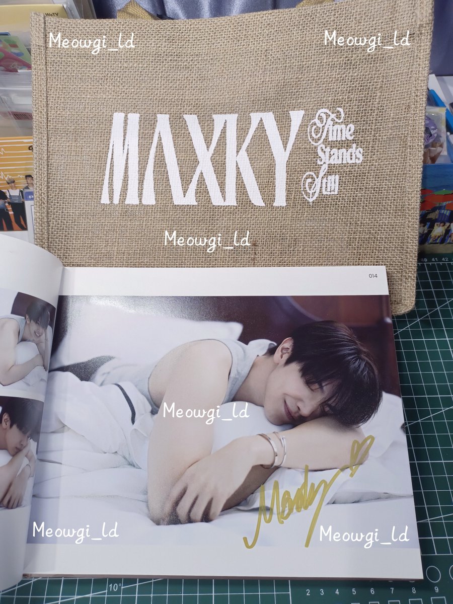 Meowgi_ld's tweet photo. [Update] Photobook Maxky 1st Fansign
#meowgiปล่อยของ

✨ Photobook+กระเป๋า [มีลายเซ็น] / 1,500 ส่งฟรี

📌 (มีตำหนิ ขอคนรับได้ พร้อมโอนลดได้อีก)

Shipping is available within Thailand only. 🙇🏻‍♀️

#MAXKY1stFANSIGN
#ตลาดนัดแม็กกี้บาส #6CODE #maxkybas #แม็กกี้บาส https://t.co/idm9DHoqG2