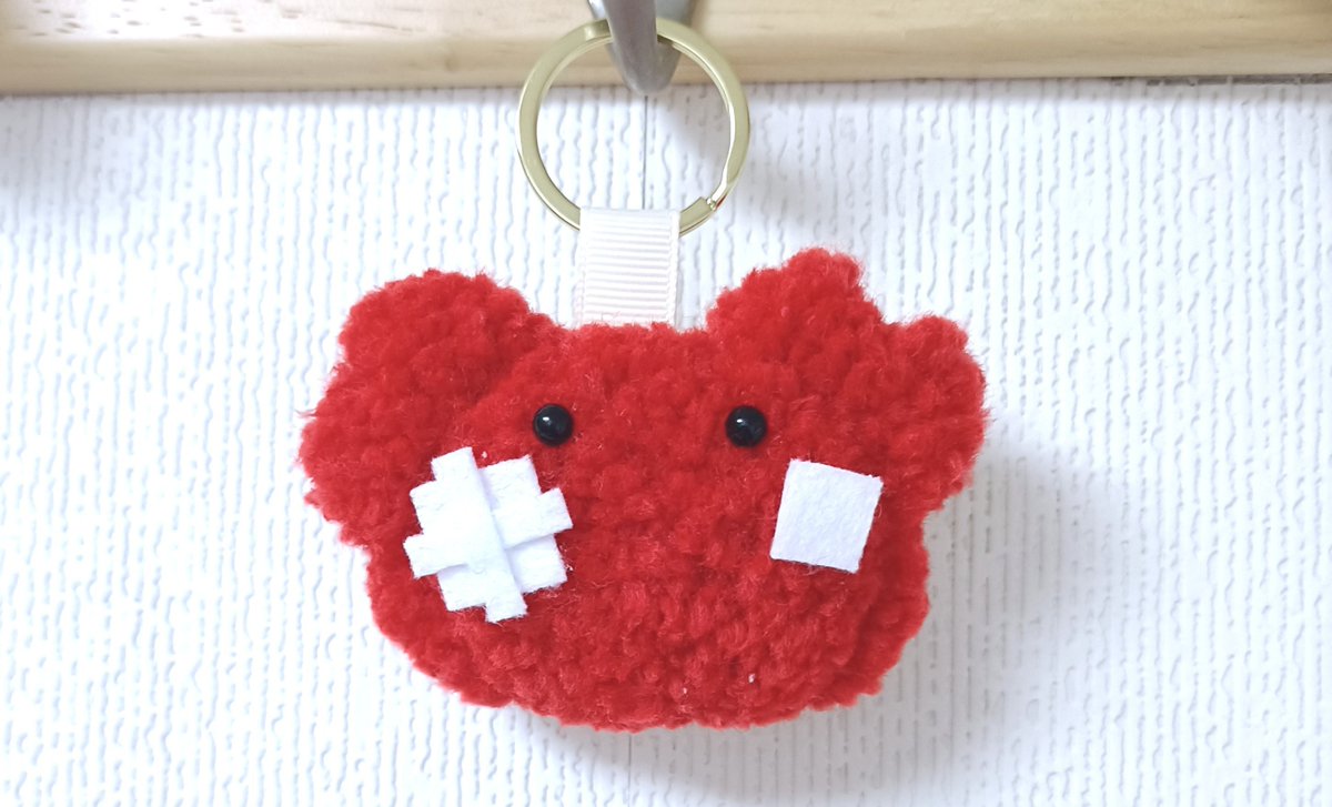 zvhcan's tweet photo. これは後で消えるツイートなんですけど毛糸で作ったヒラガニが可愛いので自慢させてください https://t.co/tz1vWOCcxg