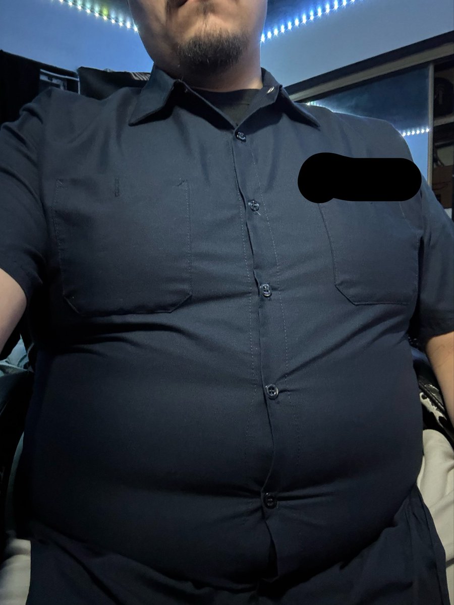 tapatiocub's tweet photo. new work shirt kinda snug https://t.co/kcVja3Flev