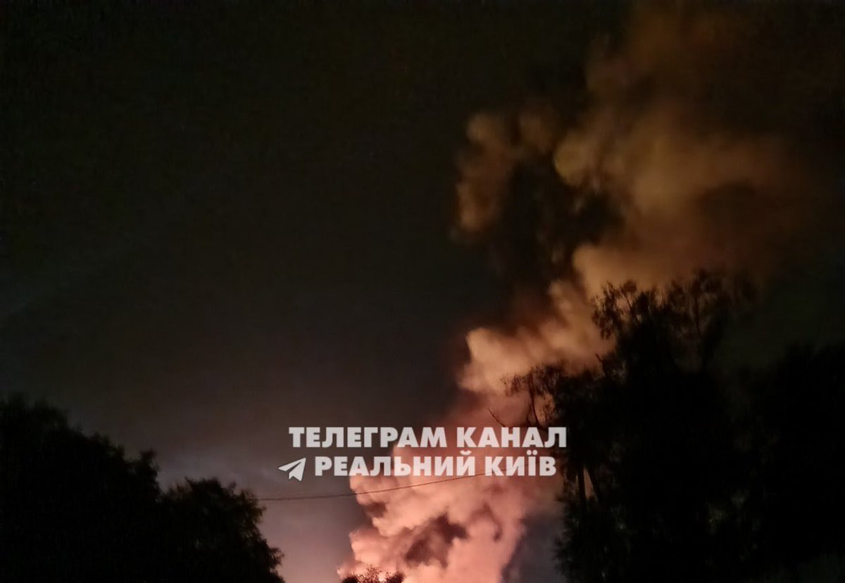Zagonel85's tweet photo. Ukrainian logistics are burning in Kiev tonight https://t.co/cFu7A1GFje