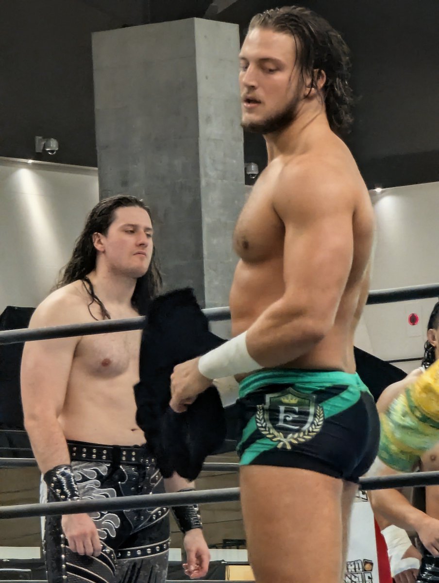 dir_en_sato3104's tweet photo. HIGH対マナ!
#njdest
#njpw
#ゼインジェイ
#OSKAR
#YutoIce
#HENARE https://t.co/J5h8ddCock
