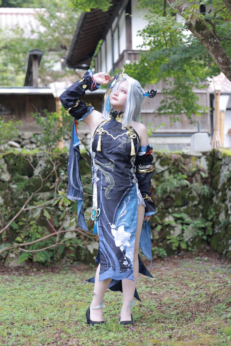 wakaayu_1226's tweet photo. ⚠︎︎Cosplay⚠︎︎ ー海灯祭衣装ー

原神/申鶴
ーーーーーーーーーーーーーーーーーーー
              
我は自然と共に在る方が落ち着く。

ーーーーーーーーーーーーーーーーーーー

📸@kaz__sora 様✨

#genshin #cosplay
#こすおん 
#重源の郷 https://t.co/xFq3eDlenG