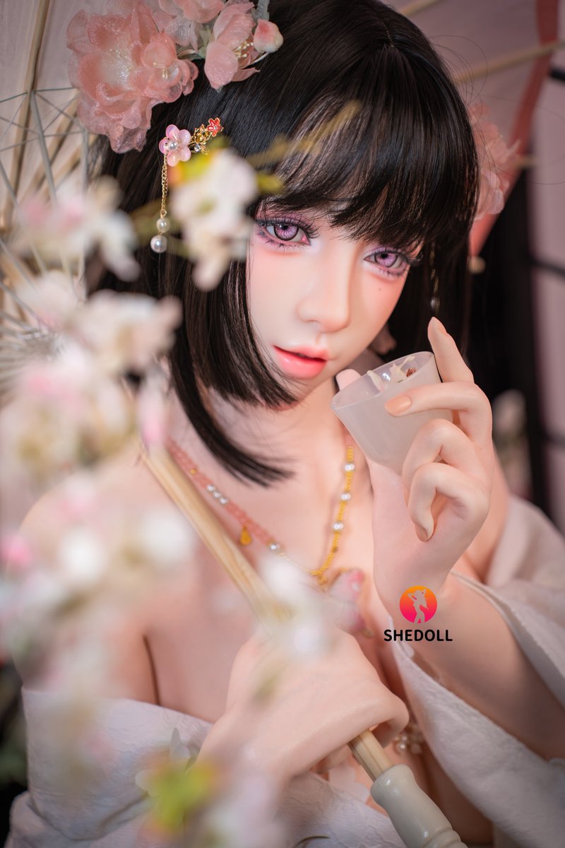 ShedollShop's tweet photo. Cynthia on the 168cm realistic skin texture body. 🌸
Soft, elegant, and a little irresistible.
#SHEDOLL #SHEDOLLSHOP
#SiliconeDoll https://t.co/r6dVV6kObk