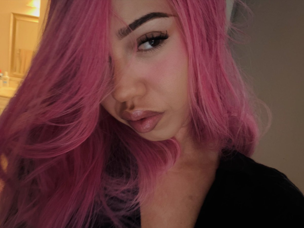 wvickygds's tweet photo. Just add pink https://t.co/nN6FkN9wyd