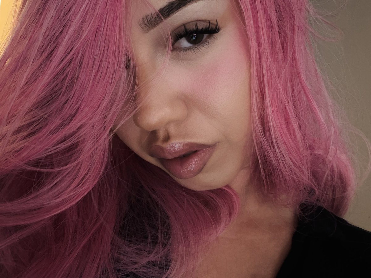 wvickygds's tweet photo. Just add pink https://t.co/nN6FkN9wyd