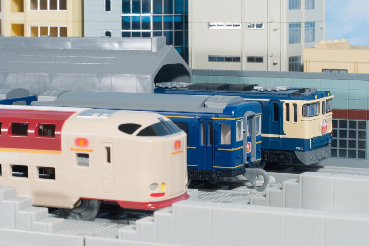 RM_MODELS_neko's tweet photo. 廃止から20年経った今年。EF65 1000番代牽引のブルートレインの「出雲」がプラレール リアルクラスから新登場！明日9月26日から発売予定です。

一足早くチェック！懐かしのEF65 1000番代牽引の姿 プラレールリアルクラスに「寝台特急 出雲」新登場！ - 鉄道ホビダス https://t.co/8HUKR1cud9 https://t.co/5kJqFLRbj0