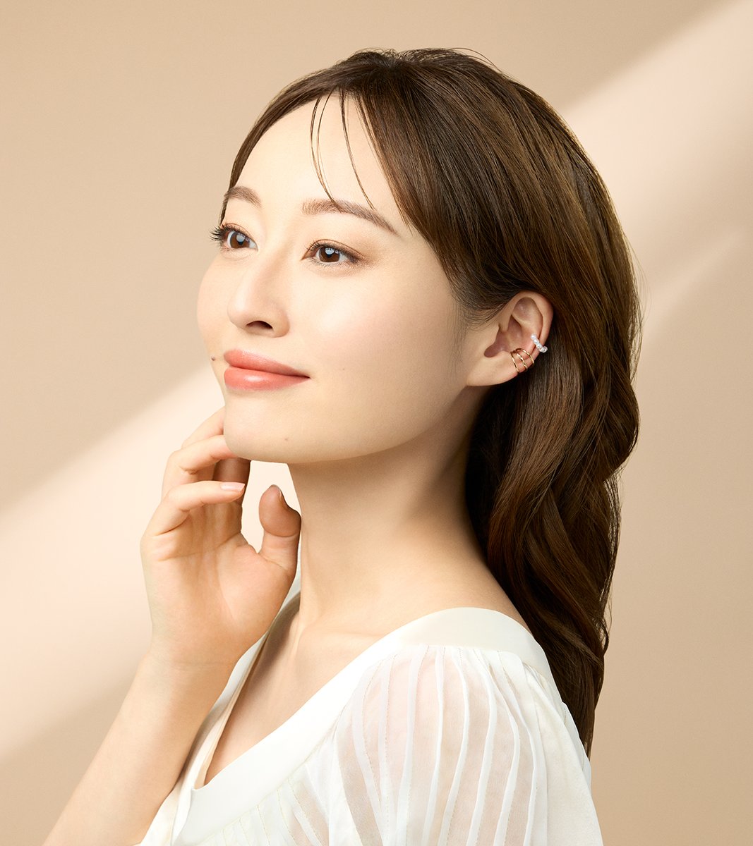 mediaofficialjp's tweet photo. いよいよ明日発売✨

２００４年の発売以来、多くのお客様にご愛用いただいているクリームファンデーションが進化して登場‼

大人世代の“なりたい肌”の声に耳を傾け、
毛穴や小じわが自然にカバーされた、
なめらか美肌“やわつや肌”仕上がりへ

べたつきにくく、みずみずしい感触を是非試してみて😊 https://t.co/ZZO5vHWgve