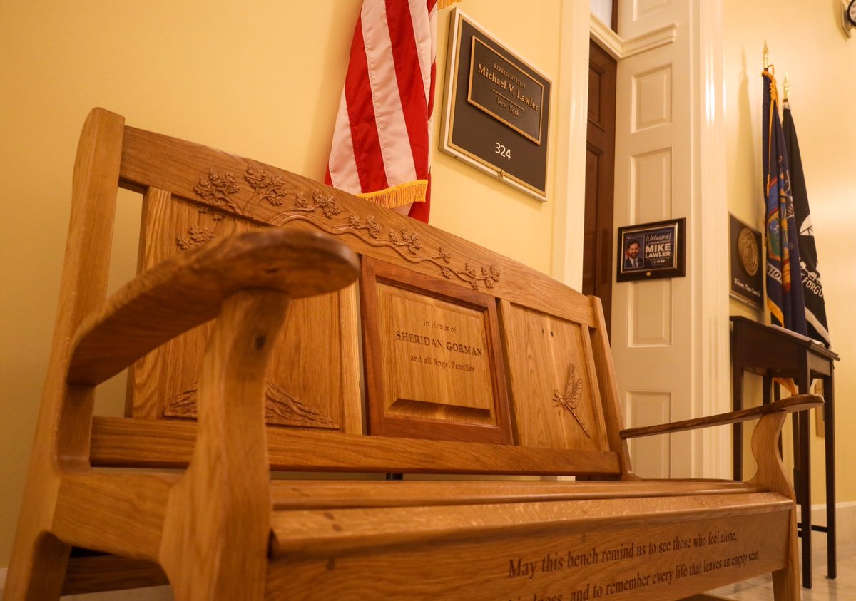 RealKaroline_1's tweet photo. 🕊️ Sheridan Gorman, an 18-year-old American, was tragically killed in a case involving an undocumented immigrant.

A symbolic gesture on Capitol Hill honors her memory and the family left behind.

May God bless Sheridan’s loved ones and all Angel Families. 🇺🇸 https://t.co/qACu7tMDPW