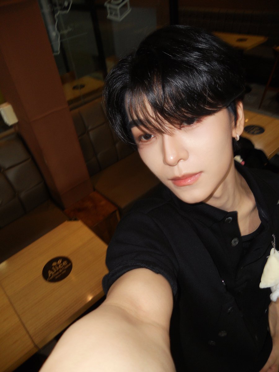 ALD1_official's tweet photo. 좋은 하루 보내~맛있는거 많이 먹어~🧸

#ALPHADRIVEONE #ALD1
#알파드라이브원
#XINLONG #씬롱 https://t.co/9bhFMl8dHM