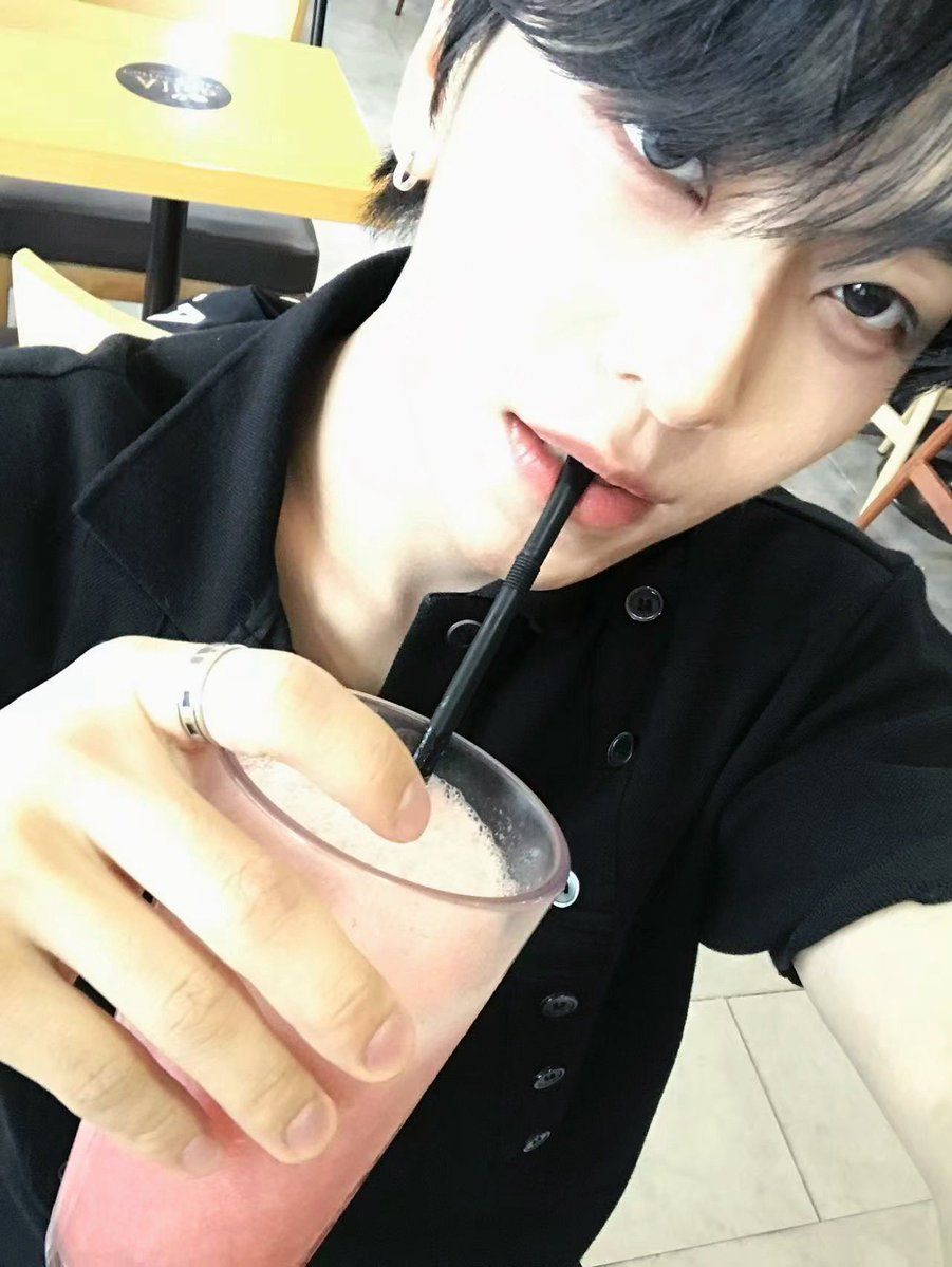 ALD1_official's tweet photo. 좋은 하루 보내~맛있는거 많이 먹어~🧸

#ALPHADRIVEONE #ALD1
#알파드라이브원
#XINLONG #씬롱 https://t.co/9bhFMl8dHM