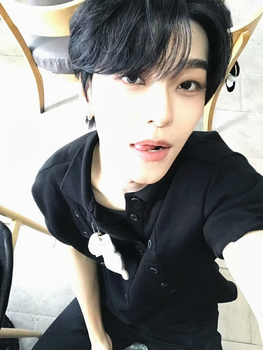 ALD1_official's tweet photo. 좋은 하루 보내~맛있는거 많이 먹어~🧸

#ALPHADRIVEONE #ALD1
#알파드라이브원
#XINLONG #씬롱 https://t.co/9bhFMl8dHM