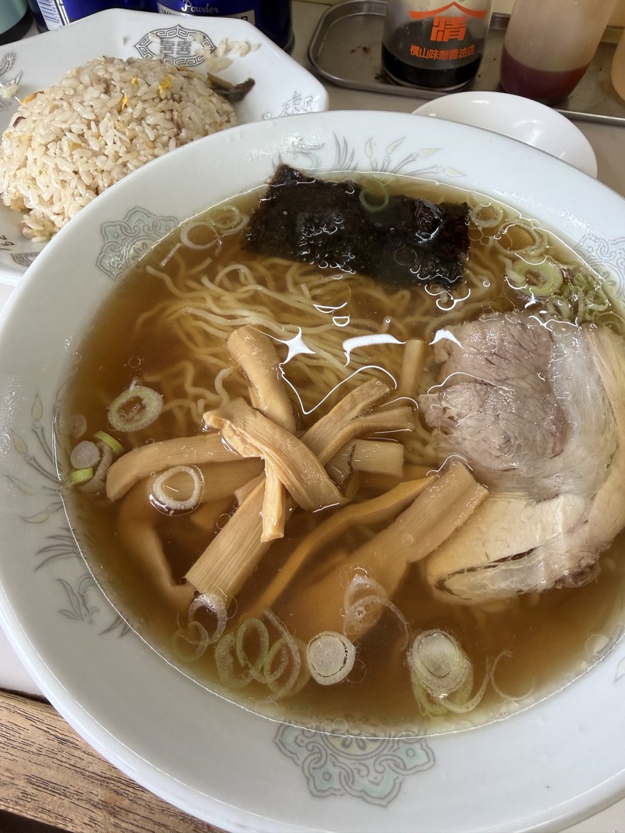 snovvl's tweet photo. 南光台の丸よしさんのチャーハンが好きなんだあ https://t.co/02pTsBBBVe