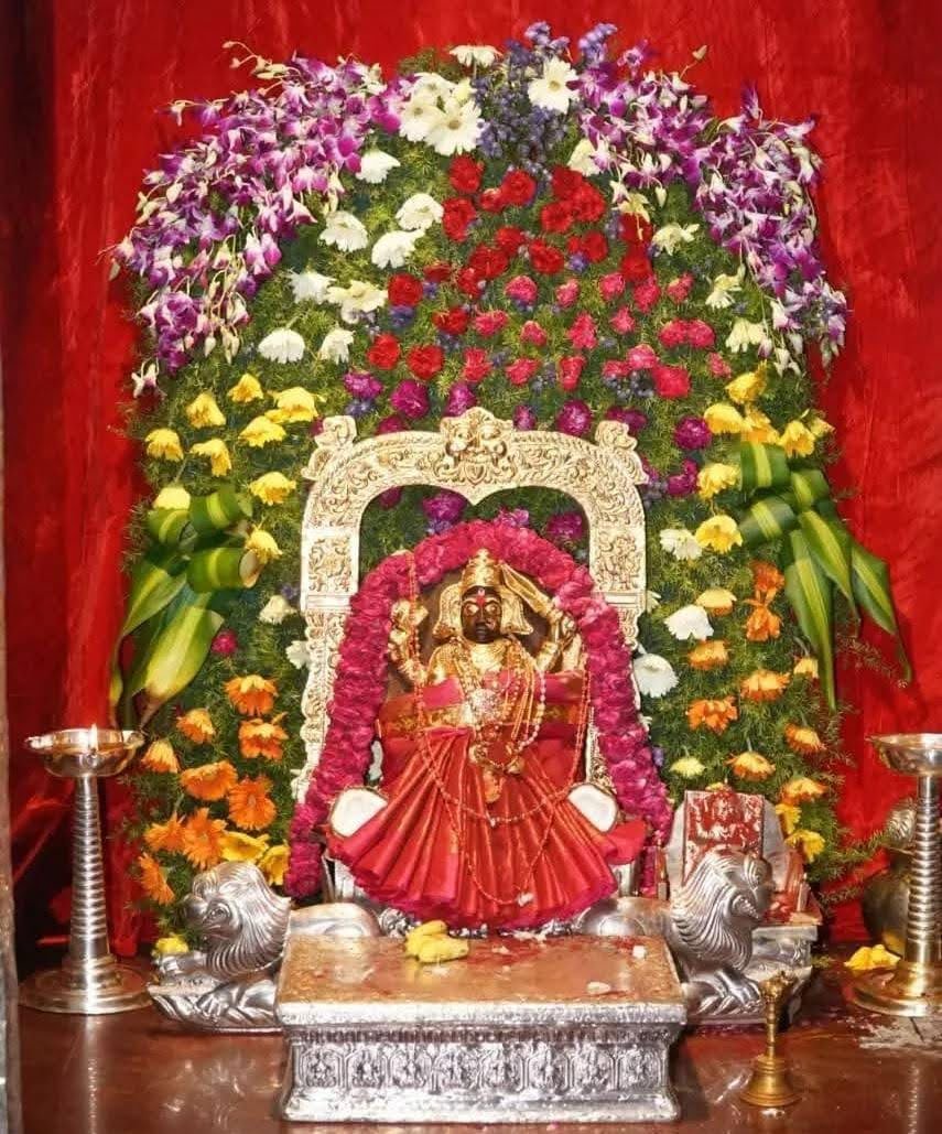 Venkateshadab18's tweet photo. శ్రీ శ్రీ శ్రీ పైడితల్లి అమ్మవారు  విజయనగరం 🙏🙏🙏 https://t.co/2EGeZbT3Ik