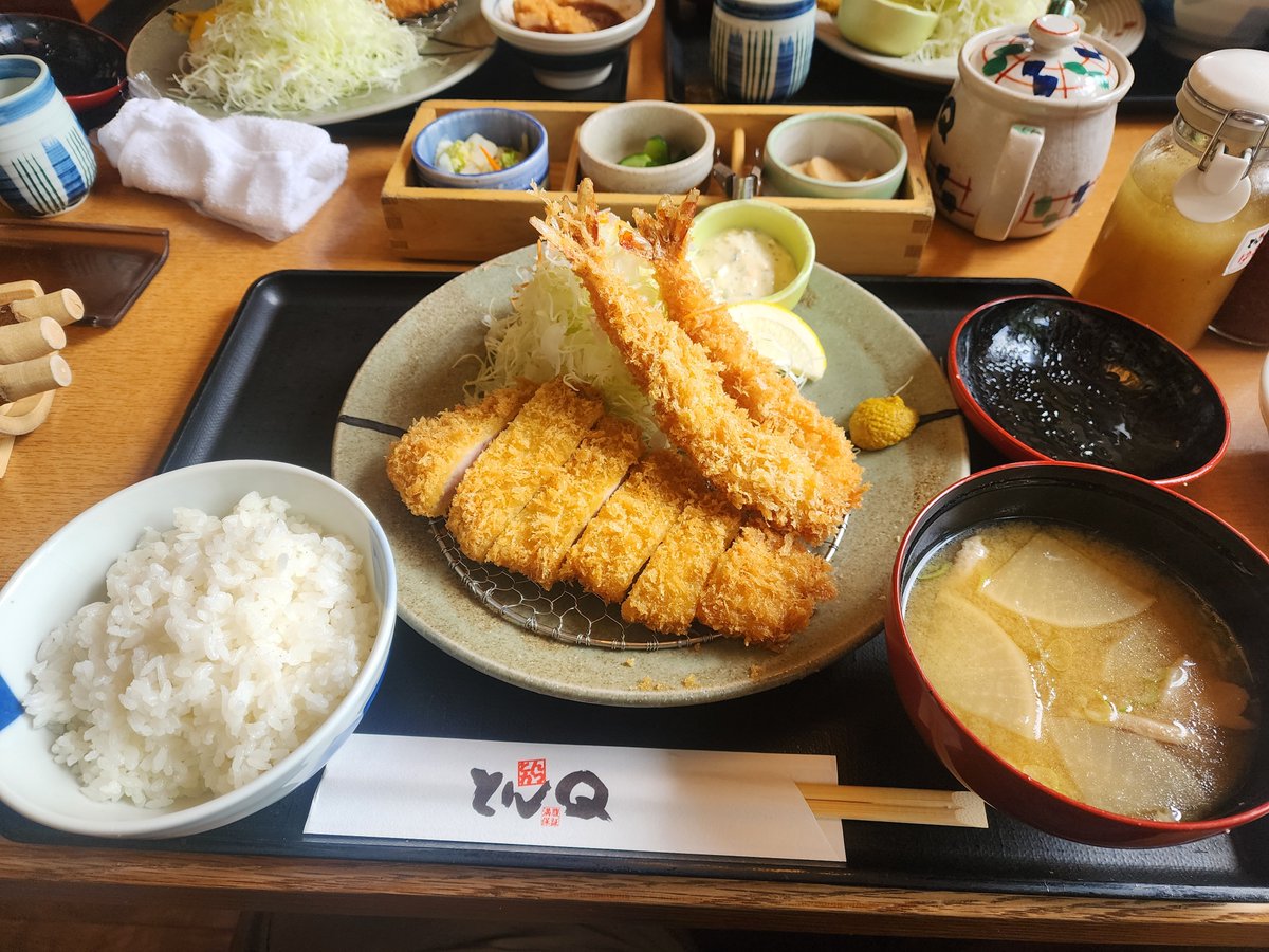 masuku13's tweet photo. 実家ラストは毎度のとんかつ https://t.co/IvwRA8w9bF