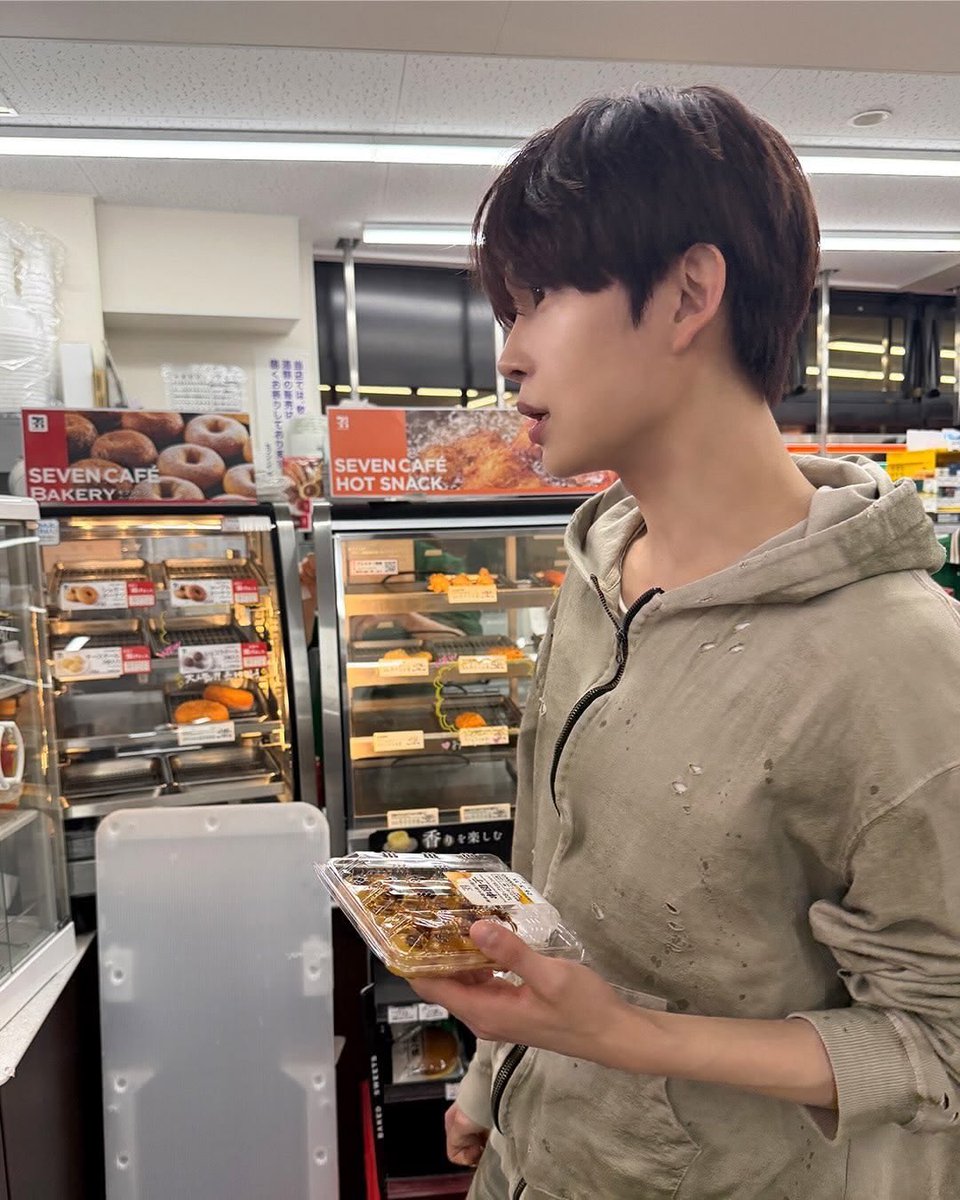 __pec1's tweet photo. 되게뜨밤보낸다음날같으시다…. https://t.co/w20hIQ92l7