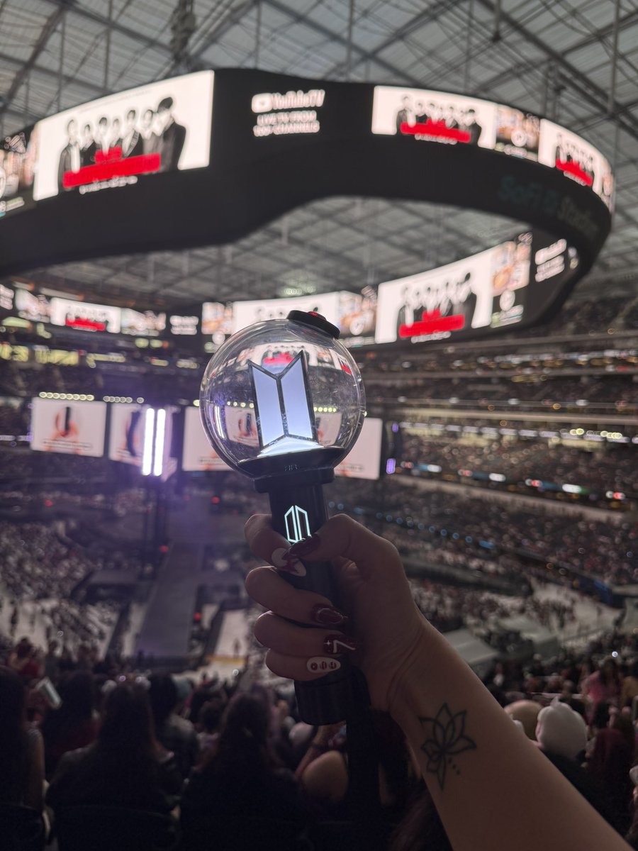 rmhoseoks's tweet photo. @bangtan_dailyy https://t.co/HQSQ3Oi5Ev