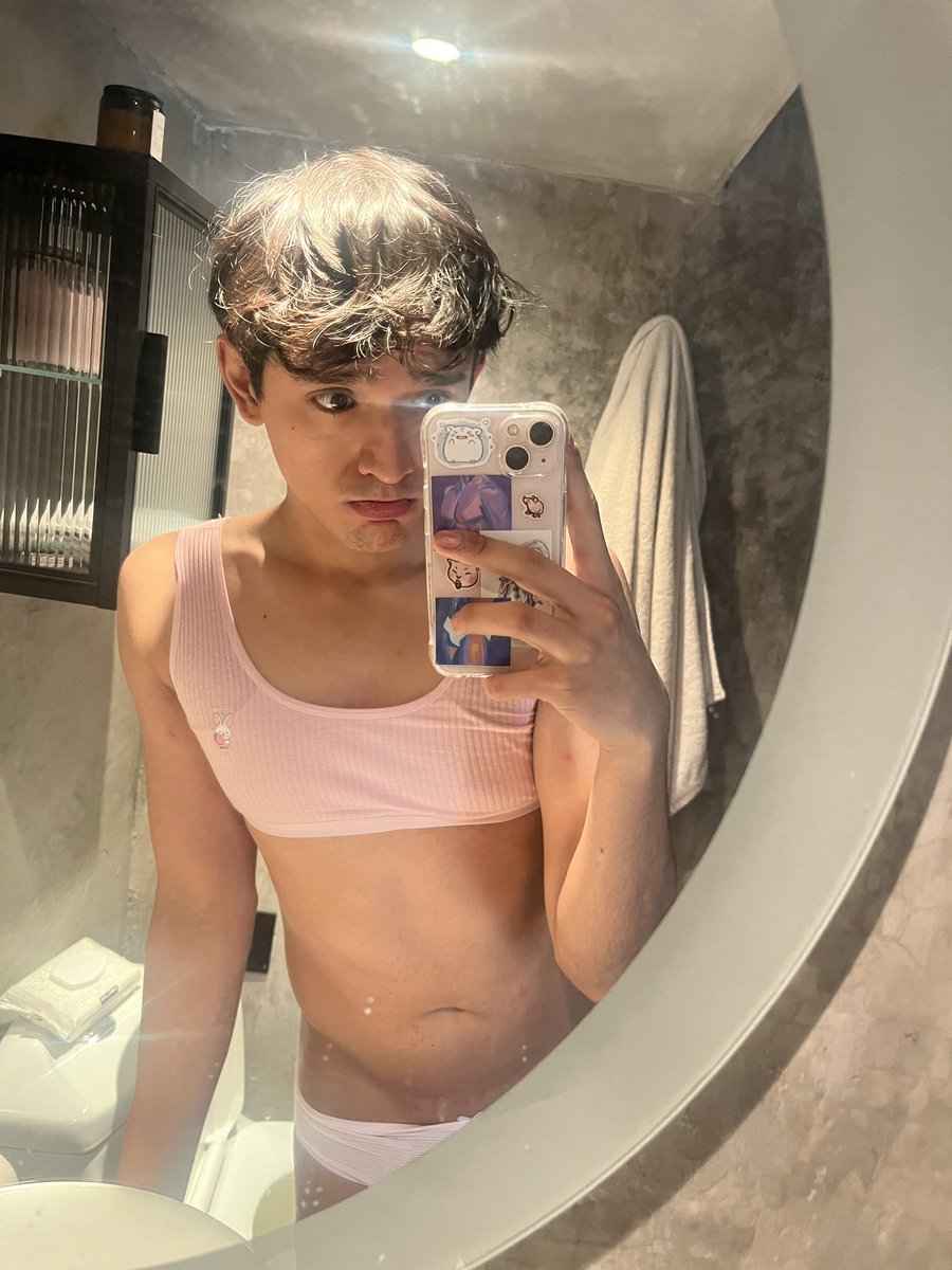 omarbaby_'s tweet photo. mi papi me robó de casa y me trajo con él para tenerme vestidita así todos los días :3 https://t.co/Uklx5lMHbw
