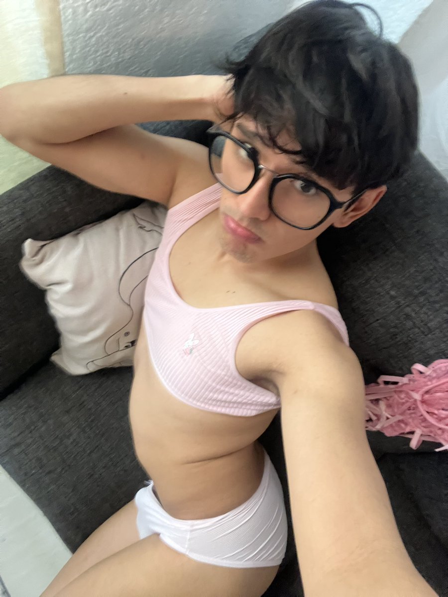 omarbaby_'s tweet photo. mi papi me robó de casa y me trajo con él para tenerme vestidita así todos los días :3 https://t.co/Uklx5lMHbw