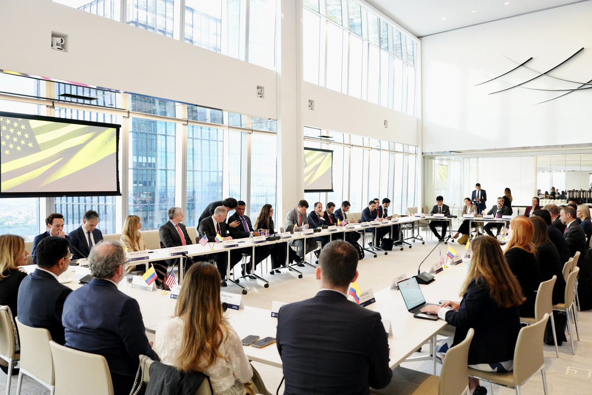 USCOLBC's tweet photo. The @USCOLBC hosted VP @jrestrp and Minister @MauricioGomezCO for a roundtable on Colombia's investment agenda on the margins of UNGA. 

The discussion highlighted opportunities in critical minerals, digital infrastructure & AI, agriculture, and energy, and reaffirmed U.S. private sector confidence in Colombia. 

Thank you to @drjwalk and @AthinaKanioura for leading the conversation, @ExcelerateEnergy for sponsoring, and @CovingtonBurling for hosting.