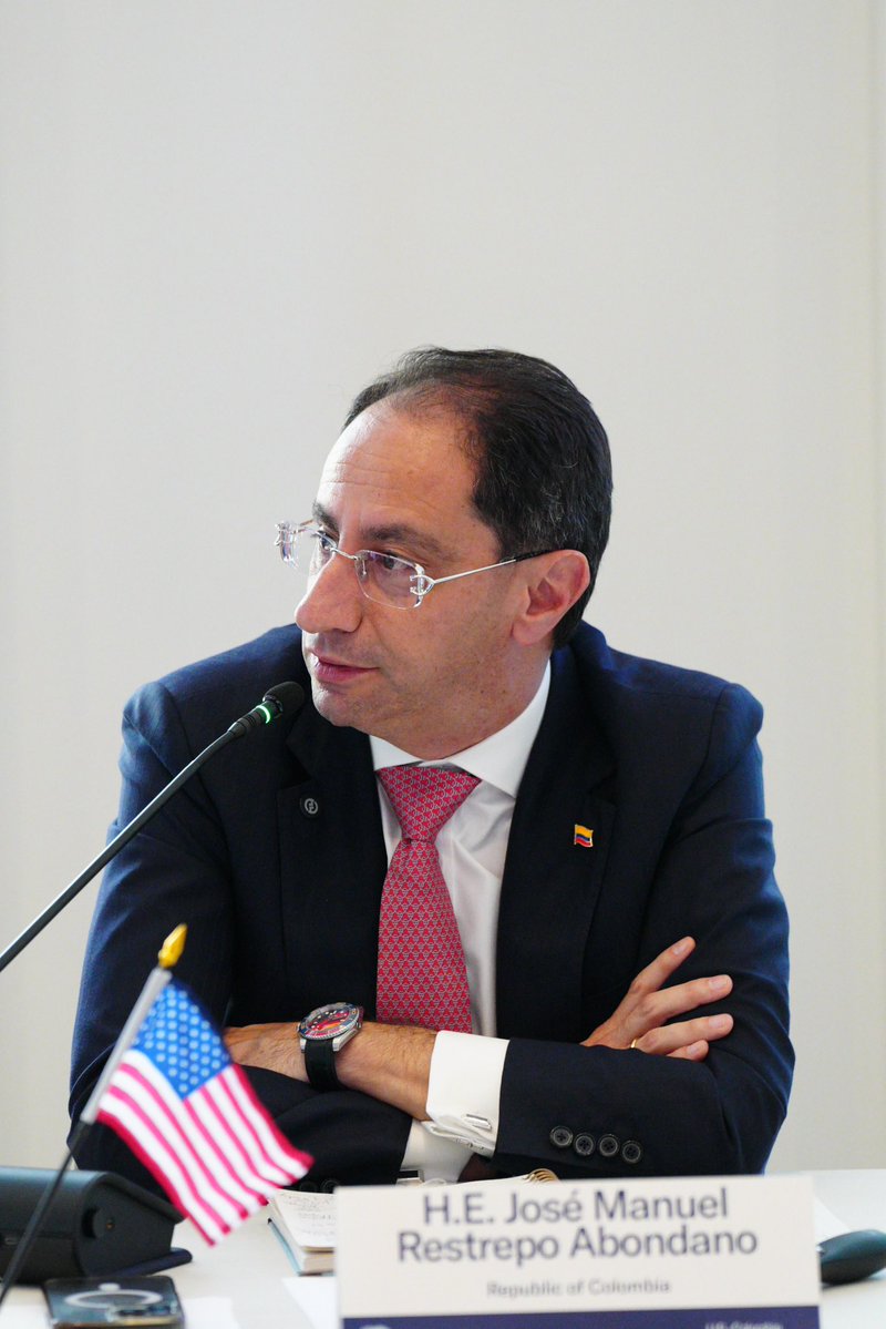 USCOLBC's tweet photo. The @USCOLBC hosted VP @jrestrp and Minister @MauricioGomezCO for a roundtable on Colombia's investment agenda on the margins of UNGA. 

The discussion highlighted opportunities in critical minerals, digital infrastructure & AI, agriculture, and energy, and reaffirmed U.S. private sector confidence in Colombia. 

Thank you to @drjwalk and @AthinaKanioura for leading the conversation, @ExcelerateEnergy for sponsoring, and @CovingtonBurling for hosting.
