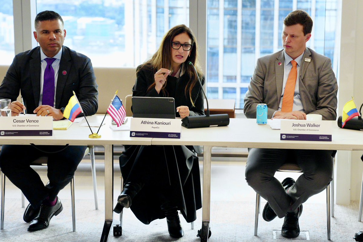 USCOLBC's tweet photo. The @USCOLBC hosted VP @jrestrp and Minister @MauricioGomezCO for a roundtable on Colombia's investment agenda on the margins of UNGA. 

The discussion highlighted opportunities in critical minerals, digital infrastructure & AI, agriculture, and energy, and reaffirmed U.S. private sector confidence in Colombia. 

Thank you to @drjwalk and @AthinaKanioura for leading the conversation, @ExcelerateEnergy for sponsoring, and @CovingtonBurling for hosting.