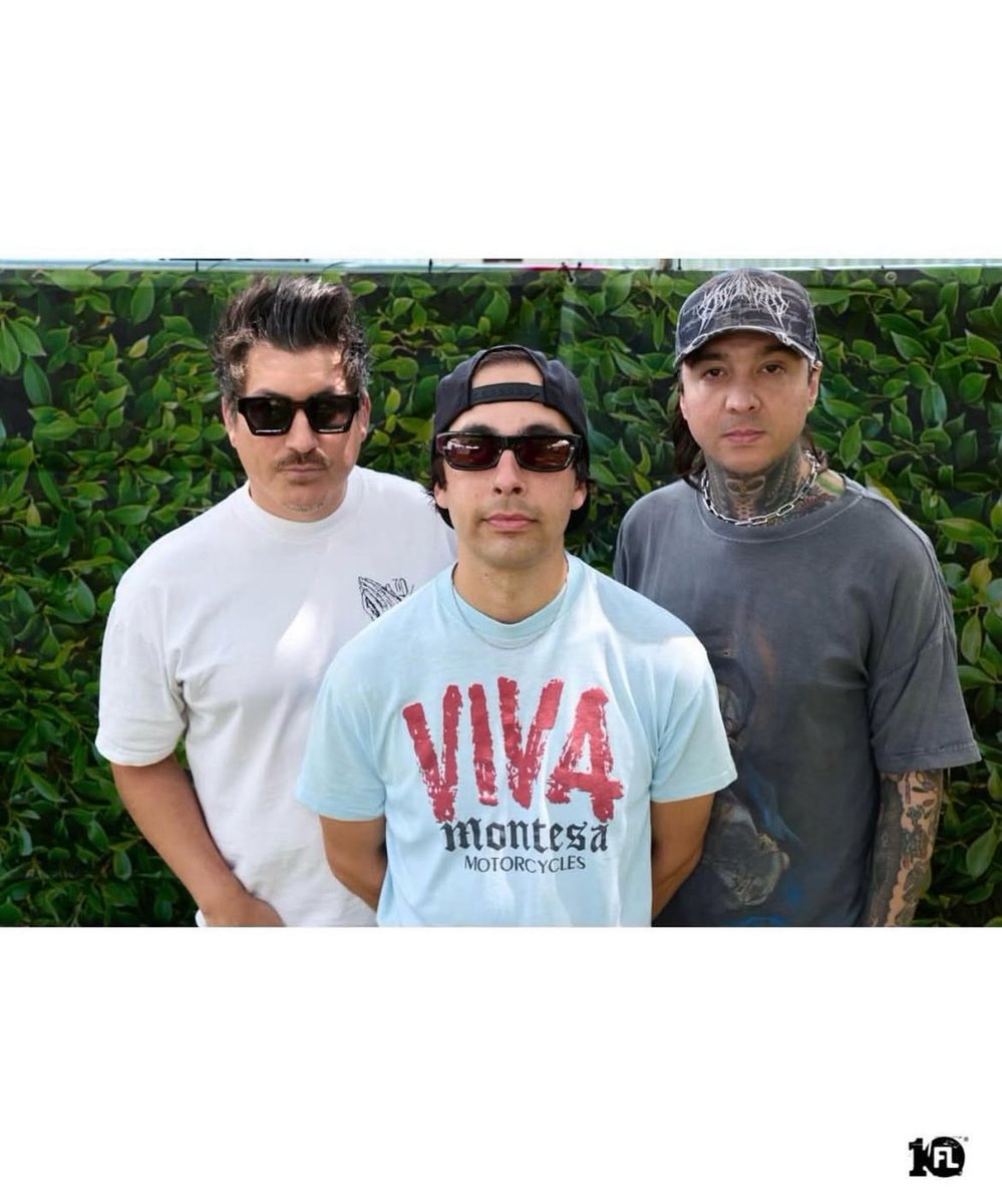 duckseeksducks's tweet photo. Omega and his two alphas https://t.co/BvmneWXUiW