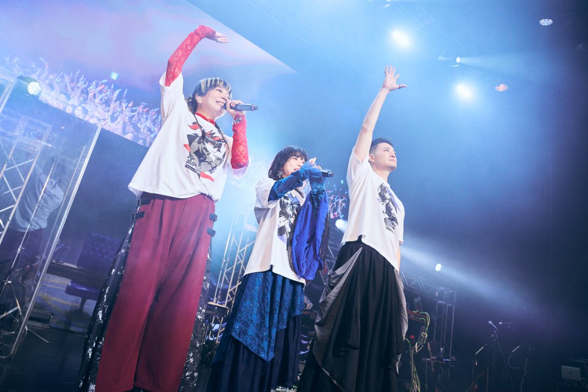 denfaminicogame's tweet photo. 『ペルソナ』ライブツアー2026では、まさかのPSP版『P2罪』の楽曲が流れて鳥肌。『P4R』メドレーまで飛び出す30周年を飾る最高の一夜だった
https://t.co/DZAdaJ9uPj

「Life Will Change！！」と全員で“共鳴”する瞬間がたまらない。雨模様の東京で聴く「Beneath the Mask -rain-」もズルすぎた https://t.co/84ySuX2RtZ
