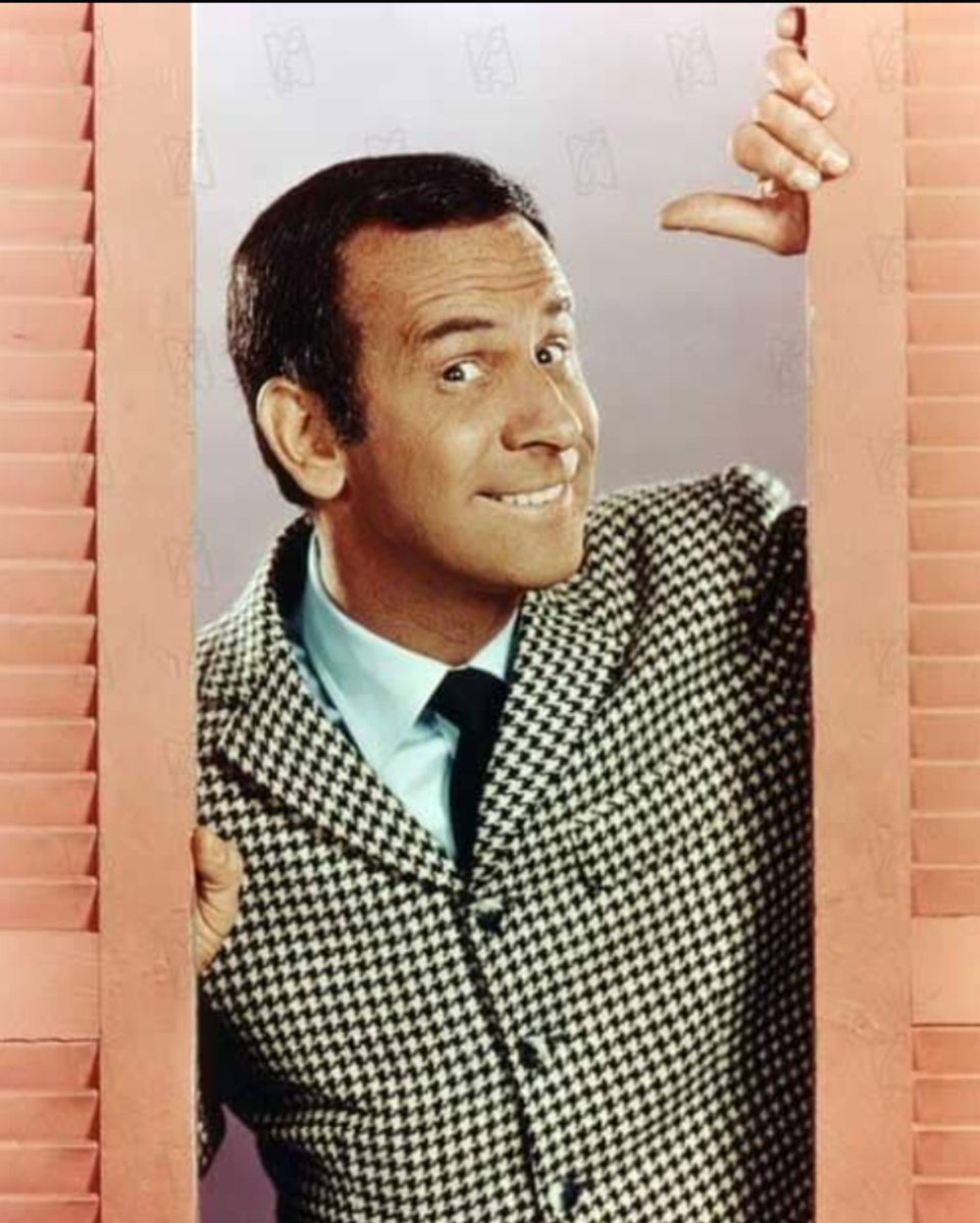 CasaPolimata's tweet photo. Recordando al entrañable y admirado #DonAdams, quien se nos fue de gira el 25 de septiembre de 2005.
Actor, comediante y director de televisión estadounidense, mundialmente famoso por interpretar al genial Maxwell Smart en la icónica serie de los años 60 #Superagente86
#GetSmart https://t.co/LoqYkkNCy5
