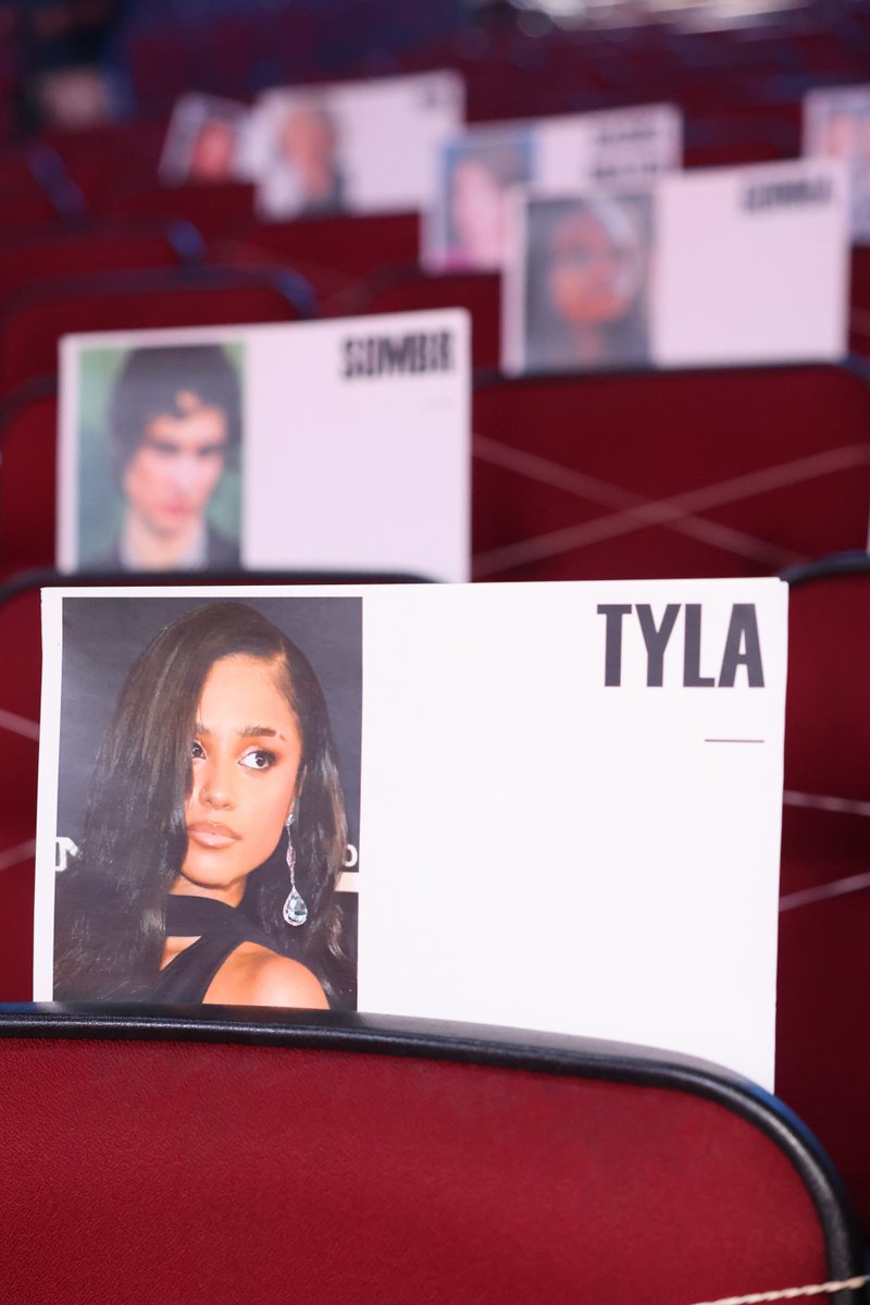 headlineplanet's tweet photo. MTV VMAs Seat Card placements, including LISA, Troye Sivan, RAYE, Tyla, sombr, Charli XCX, Stella Lefty, Ciara Miller, Sienna Spiro, and more

(Photos: Matthew Taplinger/CBS) https://t.co/aGMdxoV266
