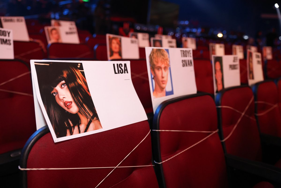 headlineplanet's tweet photo. MTV VMAs Seat Card placements, including LISA, Troye Sivan, RAYE, Tyla, sombr, Charli XCX, Stella Lefty, Ciara Miller, Sienna Spiro, and more

(Photos: Matthew Taplinger/CBS) https://t.co/aGMdxoV266