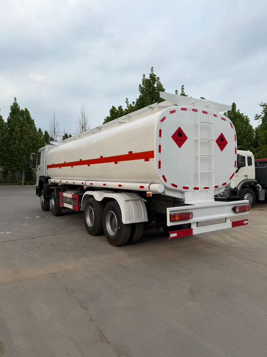 TraderBenDave's tweet photo. 🚛 2023 8x4 Tank Truck

•⁠  ⁠8x4 Configuration
•⁠  ⁠Capacity: 27 m³
•⁠  ⁠Heavy-duty commercial setup
•⁠  ⁠Suitable for transporting various liquids
•⁠  ⁠⁠
💰 Price: GHS 499k

✅ Shipping included https://t.co/b5iApaWSGO