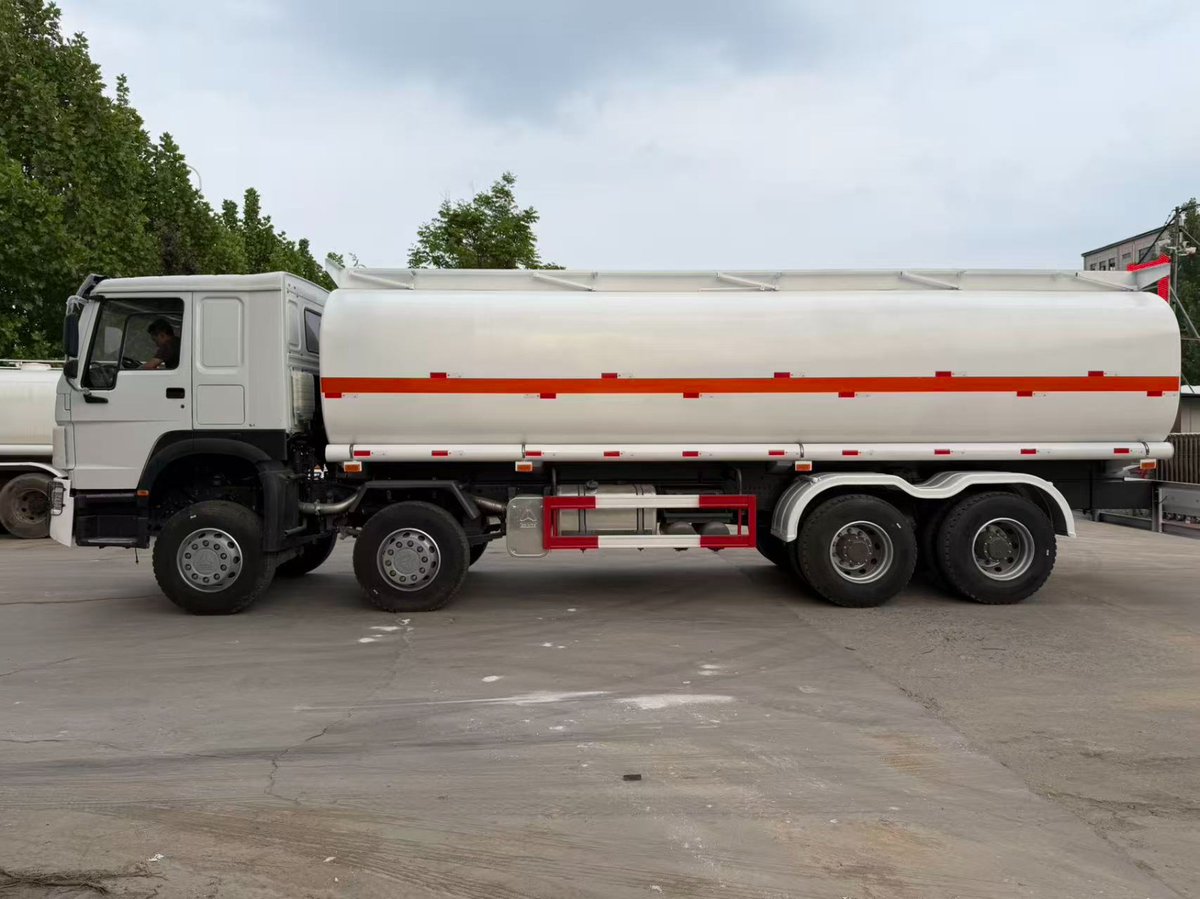 TraderBenDave's tweet photo. 🚛 2023 8x4 Tank Truck

•⁠  ⁠8x4 Configuration
•⁠  ⁠Capacity: 27 m³
•⁠  ⁠Heavy-duty commercial setup
•⁠  ⁠Suitable for transporting various liquids
•⁠  ⁠⁠
💰 Price: GHS 499k

✅ Shipping included https://t.co/b5iApaWSGO