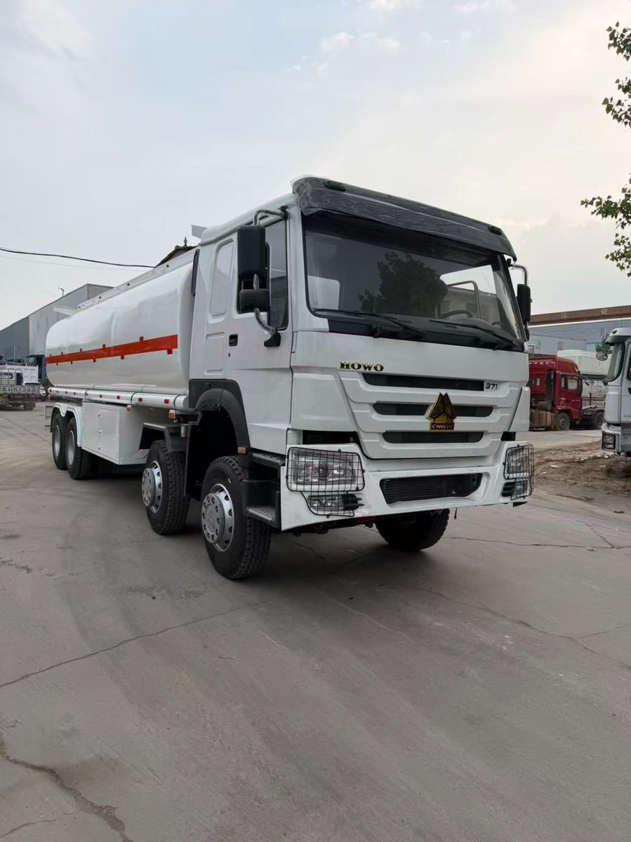 TraderBenDave's tweet photo. 🚛 2023 8x4 Tank Truck

•⁠  ⁠8x4 Configuration
•⁠  ⁠Capacity: 27 m³
•⁠  ⁠Heavy-duty commercial setup
•⁠  ⁠Suitable for transporting various liquids
•⁠  ⁠⁠
💰 Price: GHS 499k

✅ Shipping included https://t.co/b5iApaWSGO