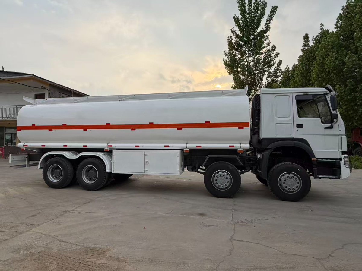 TraderBenDave's tweet photo. 🚛 2023 8x4 Tank Truck

•⁠  ⁠8x4 Configuration
•⁠  ⁠Capacity: 27 m³
•⁠  ⁠Heavy-duty commercial setup
•⁠  ⁠Suitable for transporting various liquids
•⁠  ⁠⁠
💰 Price: GHS 499k

✅ Shipping included https://t.co/b5iApaWSGO