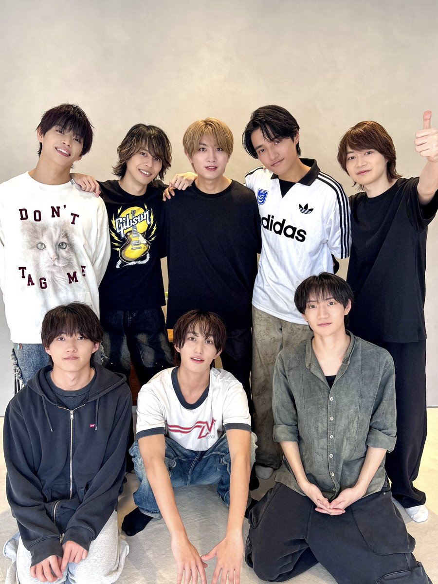 jr_official_X's tweet photo. 【 NEWS📢 】

B&ZAI初のレギュラーラジオ番組📻
『 バンザイしようぜ！〜Ready for B&ZAI〜 』がJFN系列で放送決定!!🎶

皆さんのモヤっとしたことを「 バンザーイ！ 」して水に流す" モヤっとバンザイ！ "コーナーなど、愉快な時間をお届けします✉️

※放送日時は放送局によって異なります。

🔗詳細は公式サイトをチェックしてください🪄
https://t.co/y6gr84TEuw

初回は10月1日(木)20:00から放送です💨
#バンラジ、ぜひお楽しみに🎧❤️‍🔥

#BandZAI 
#橋本涼 #矢花黎 #今野大輝 #菅田琳寧 #本髙克樹 #鈴木悠仁 #川﨑星輝 #稲葉通陽