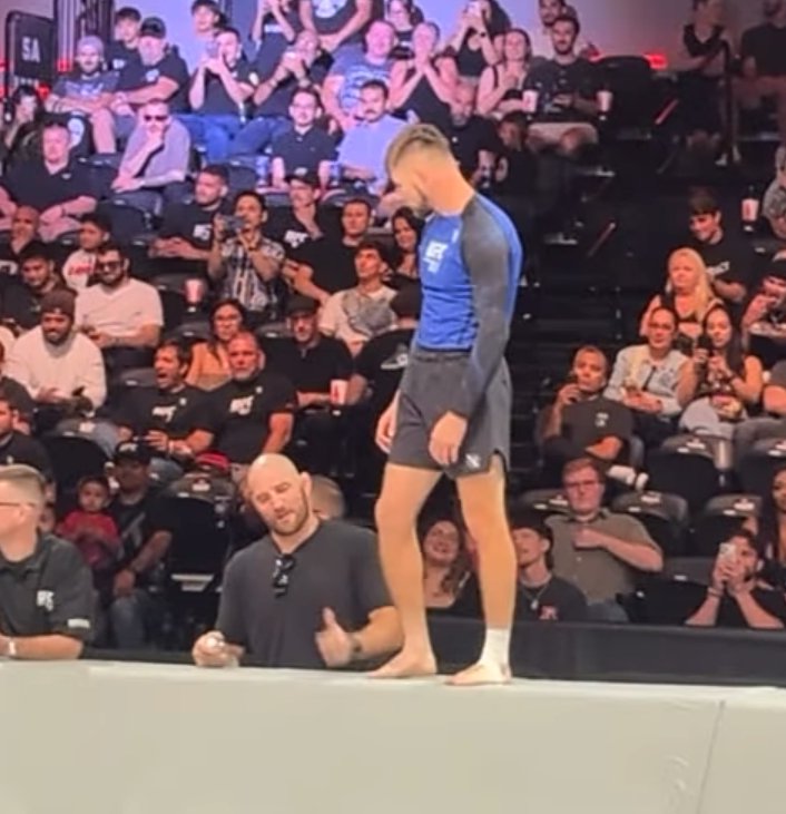 eusabodeufc's tweet photo. Sean Strickland no corner do Bryce Mitchell no UFC BJJ

É a dupla mais perigosa que podemos ter em um evento https://t.co/XqPdApQfA1