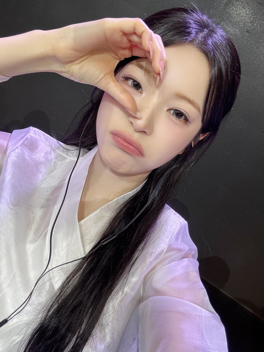 realfromis_9's tweet photo. [💌] 플로버 풍성한 한가위 보내세요🌕🍂

#fromis_9 #프로미스나인 https://t.co/5OChZkJZ5j