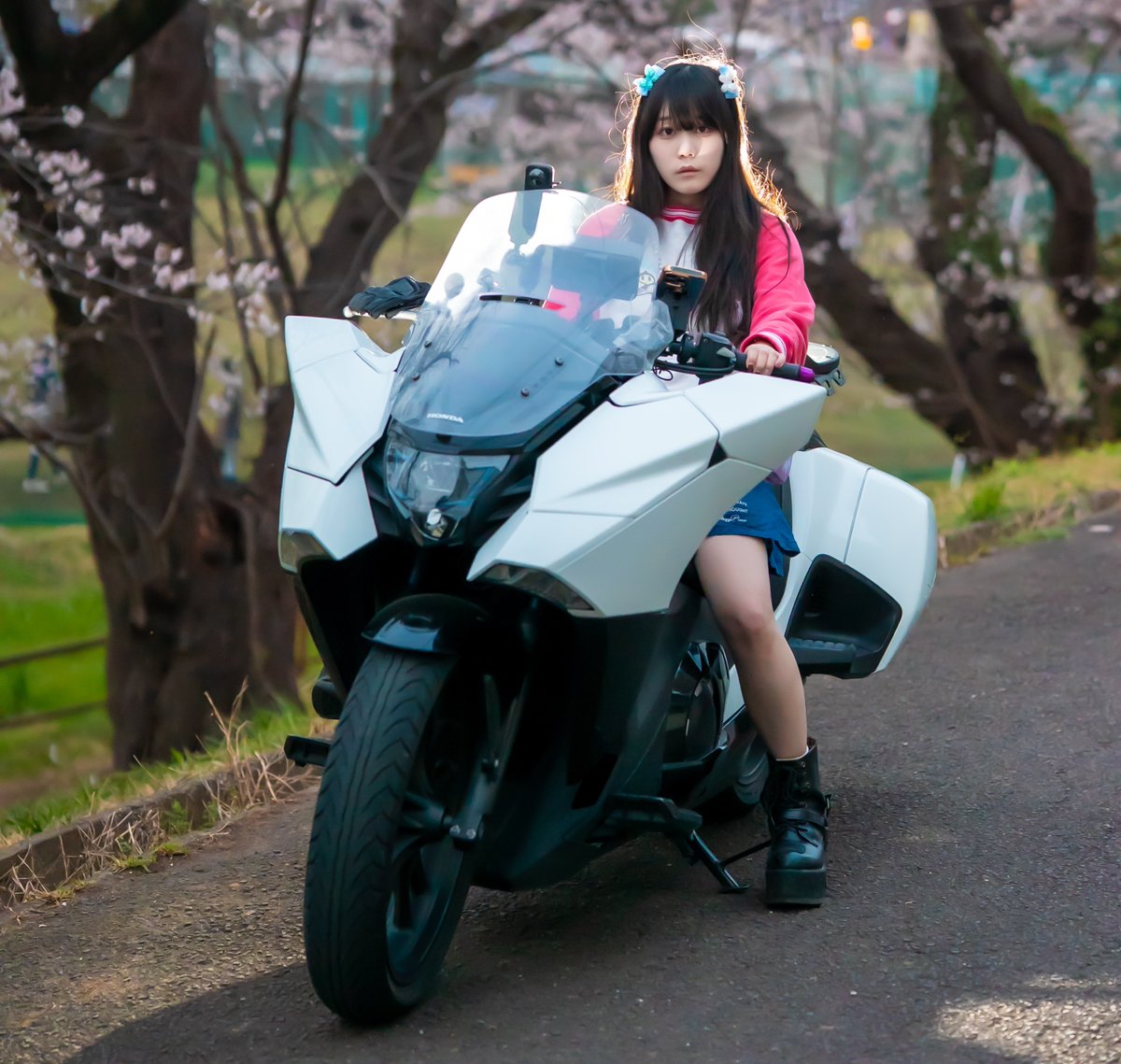 YuiMinase_Bike's tweet photo. 明日は長野県諏訪郡富士見町　富士見高原スキー場富士見高原リゾートまでツーリング行く。トライアンフイベントなんだけど雨だし寒いしスラクストンじゃなくトライアンフですらない昭和未来デザインのNM4で行く雨風足以外は防御されるでもスラクストンも持ってくw 中央道で行く予定なので道中お会いすることあればよろしくお願いします！