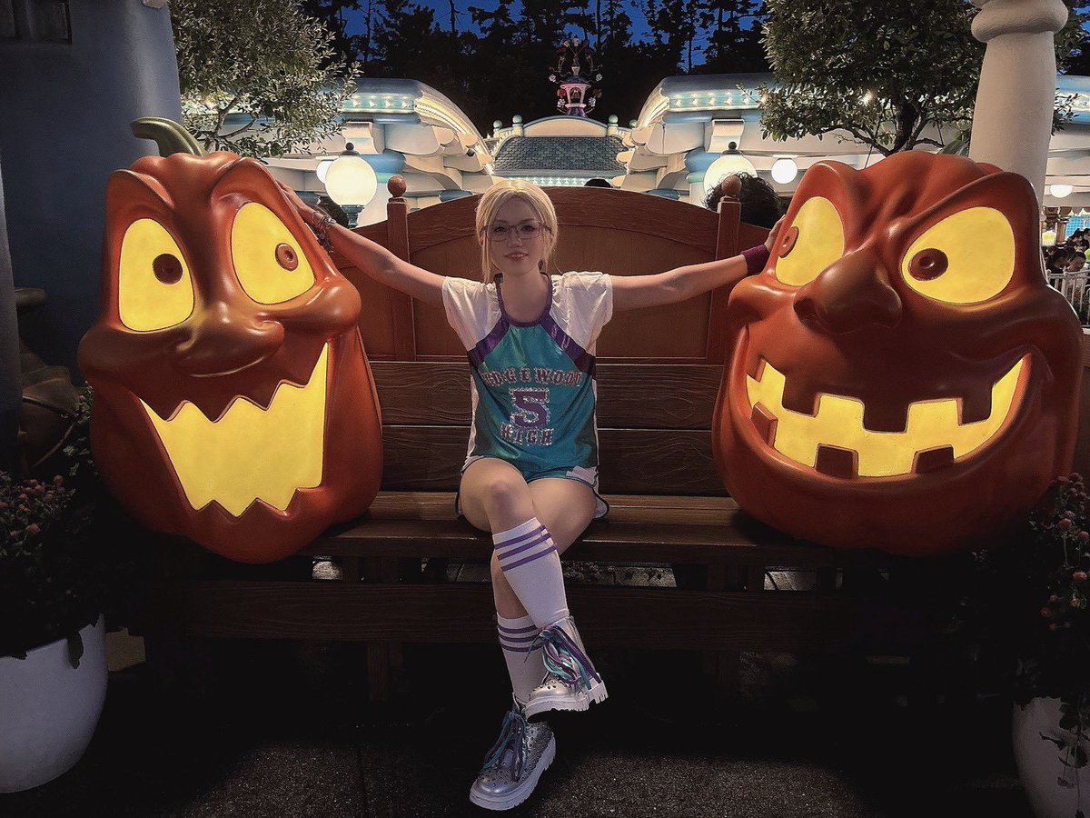 yamyampan's tweet photo. ⚠️仮装⚠️
💄うわさのツインズリブとマディ🏀

偶然🎃に出会ってそして友達になった🎃

🏀ゆひ

#Dch仮装
#Dハロ仮装2026 
タグお借りしました🙇‍♀️
今年も仮装ができて幸せでした！ https://t.co/PuhO2cvRTJ