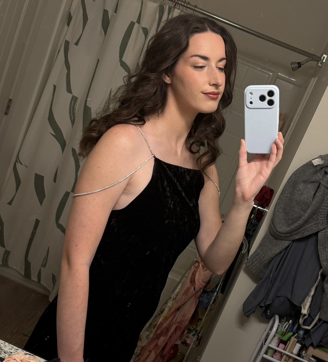 _TaylorKitchen_'s tweet photo. I’m learning I’ve got two looks for this time of year. 

Refined and cozy. 😂 https://t.co/lsUhMynuYI