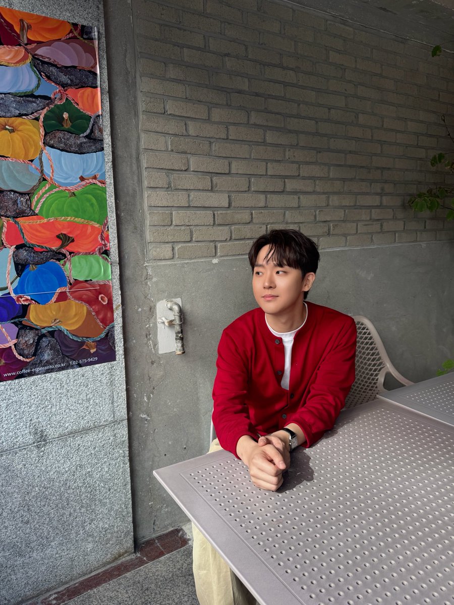 PALMTREE_IS's tweet photo. ❝ 임규형에게 ‘도전’은 거창한 단어가 아니다. ❞

두 시즌 연속 <디어 에반 핸슨> 과 함께하며
새로운 무대에 끊임없이 도전하고 있는 #임규형 ✨

뮤지컬 배우로서 한 걸음씩 나아가고 있는
임규형의 진솔한 뮤지컬 이야기를 
스포츠서울 인터뷰에서 만나보세요 🩵

#인터뷰 전문 보기👇👕👇
🔗 https://t.co/uA597vvskX
🔗 https://t.co/3XroEkLymg

에반 핸슨 役 ㅣ 임규형 

뮤지컬 <디어 에반 핸슨>
2026.08.01-2026.11.01
충무아트센터 대극장

#LIMKYUHYUNG #뮤지컬배우
#PALMTREEISLAND