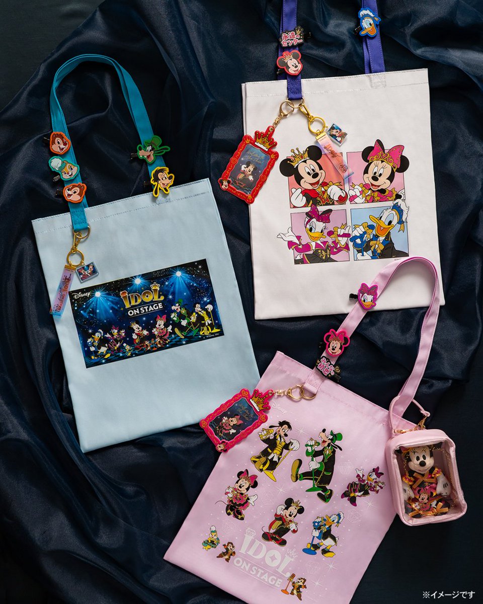 disneyjp's tweet photo. Happyくじ『Disney IDOL ON STAGE』🎤

描き起こしの煌びやかな衣装に身を包んだディズニーキャラクターのグッズに注目👀

明日(9/26)よりセブン‐イレブン、イトーヨーカドー、ゆめタウンにて順次発売！
※一部取り扱いのない店舗もございます

▼詳細はこちら
https://t.co/yBxw62Bgmk（外部サイト） https://t.co/o4VTSLYoUq